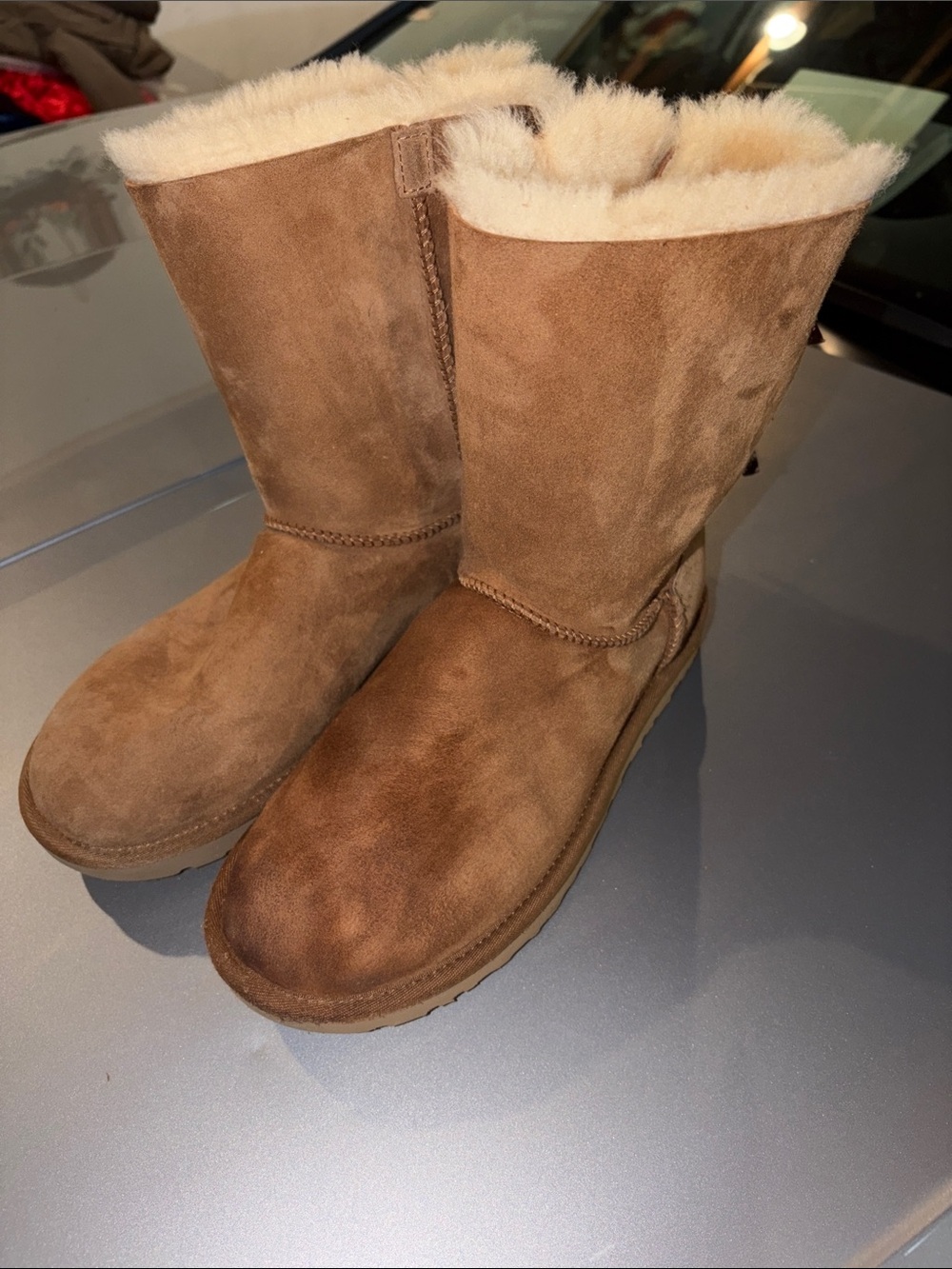 Ugg Bailey stained right shoes 10US bow back Sheerling lined make offer